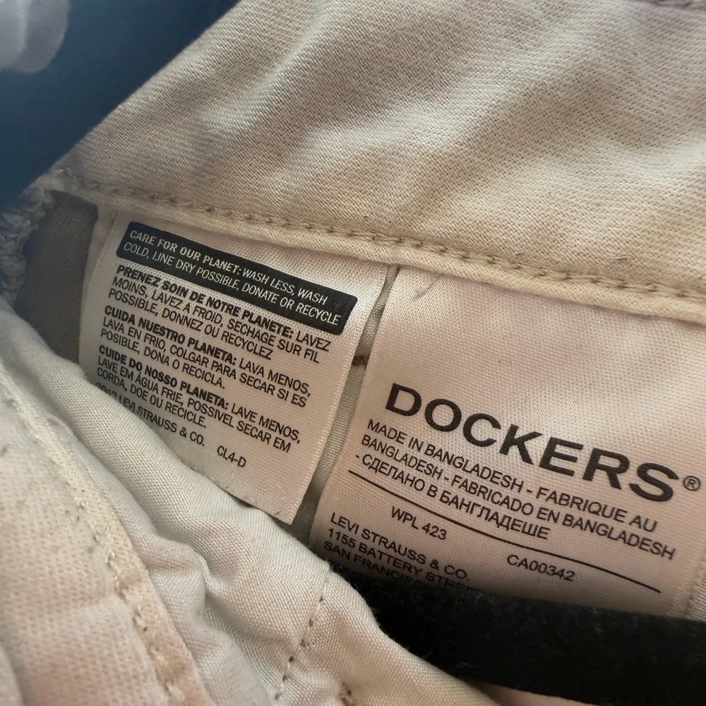Dockers Men's Flat‎ Front Shorts in Khaki Brown